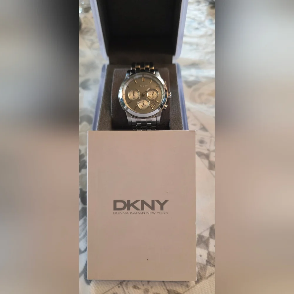 DKNY NY CHRONOGRAPH WATCH FRESH BATTERY BOX LINKS INCLUDED NIB